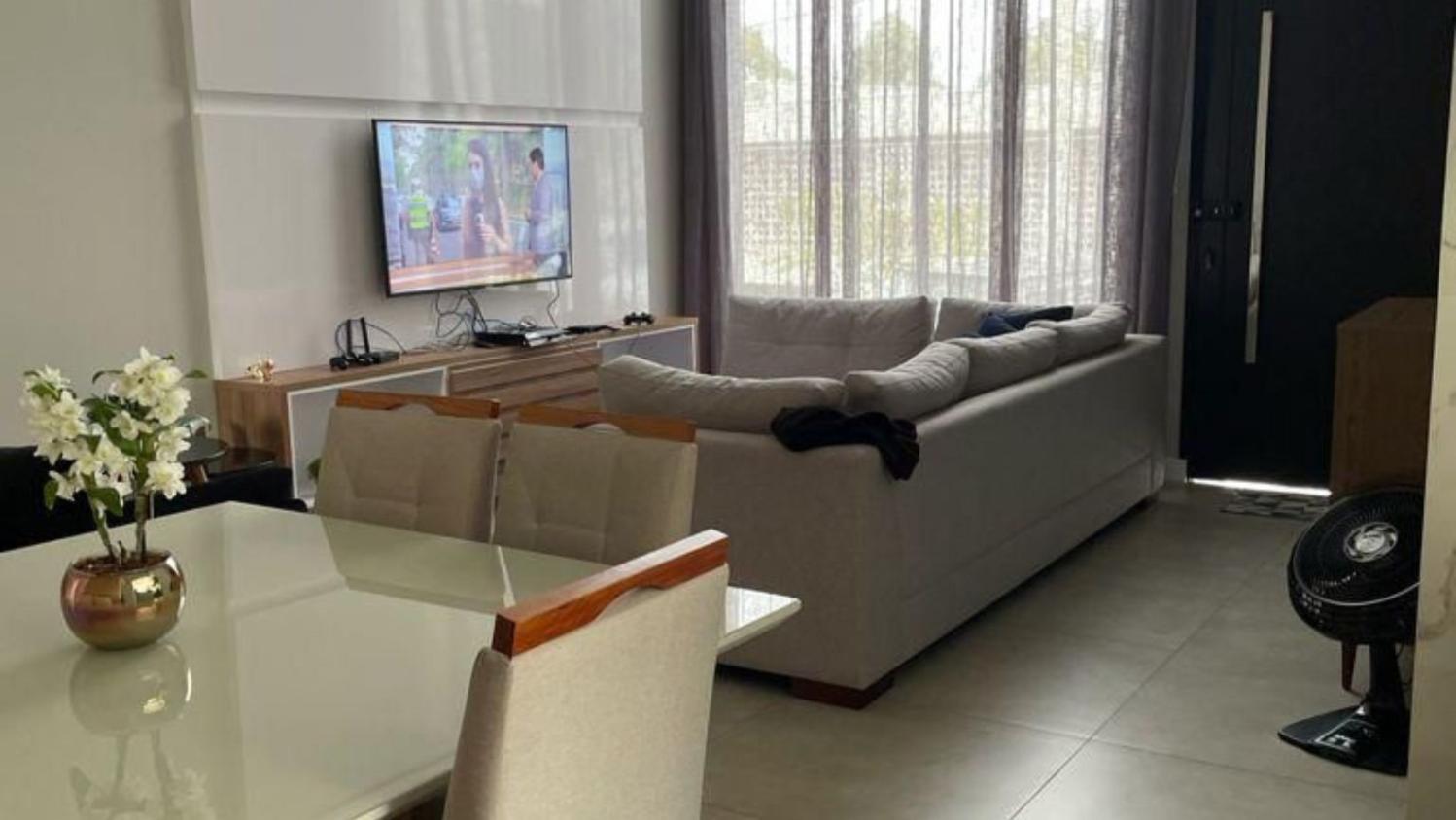 Casa de Condomínio à venda com 3 quartos, 220m² - Foto 2