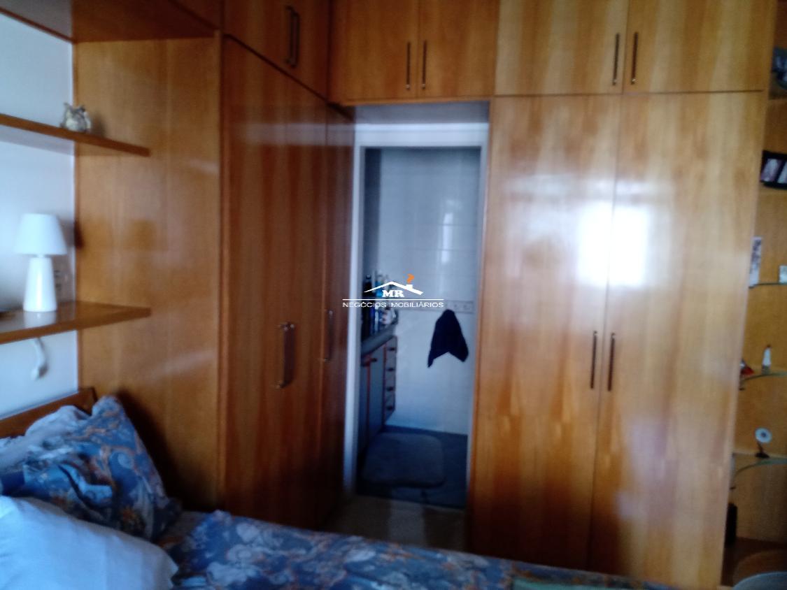 Apartamento à venda com 4 quartos, 180m² - Foto 18