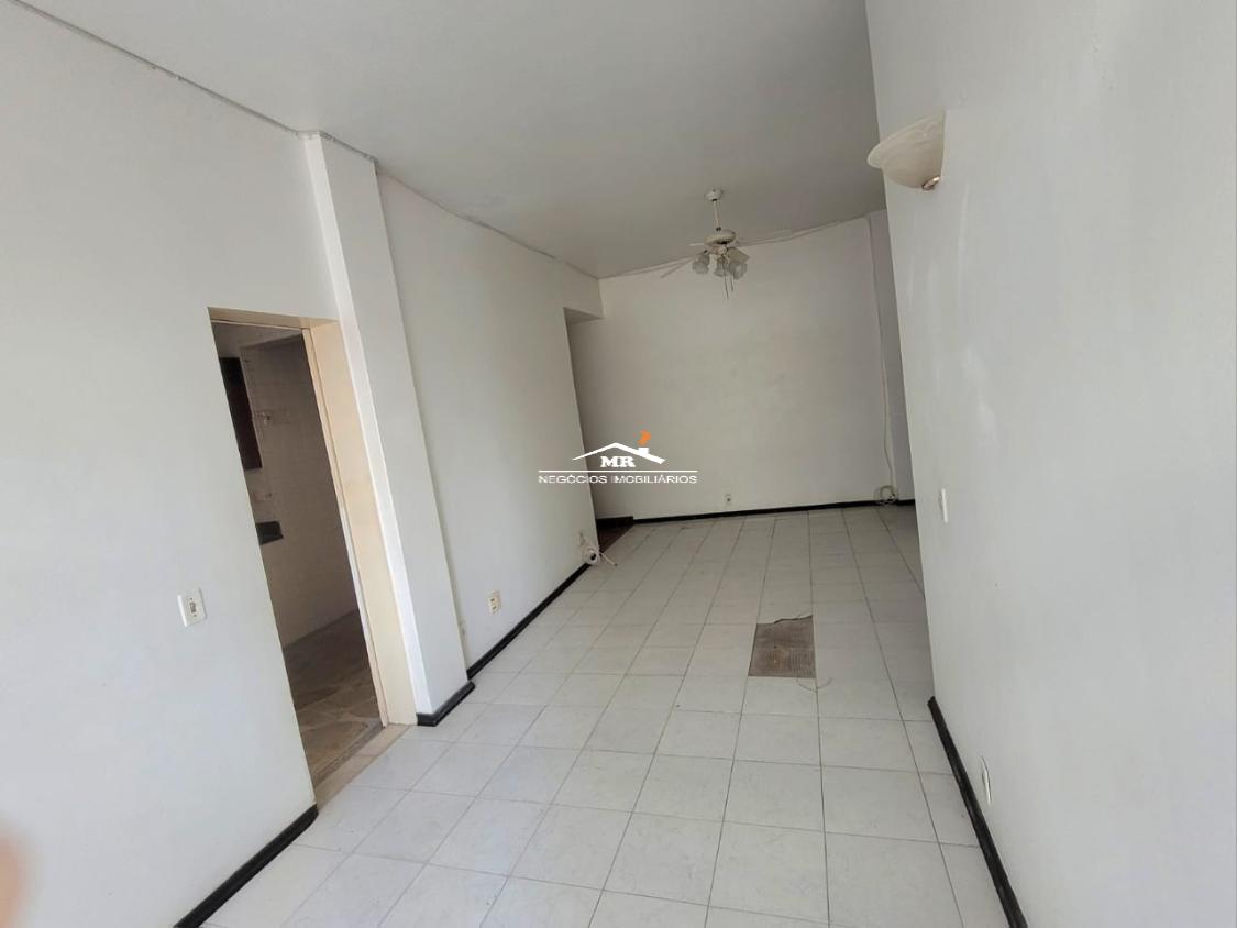 Apartamento à venda com 3 quartos, 110m² - Foto 2