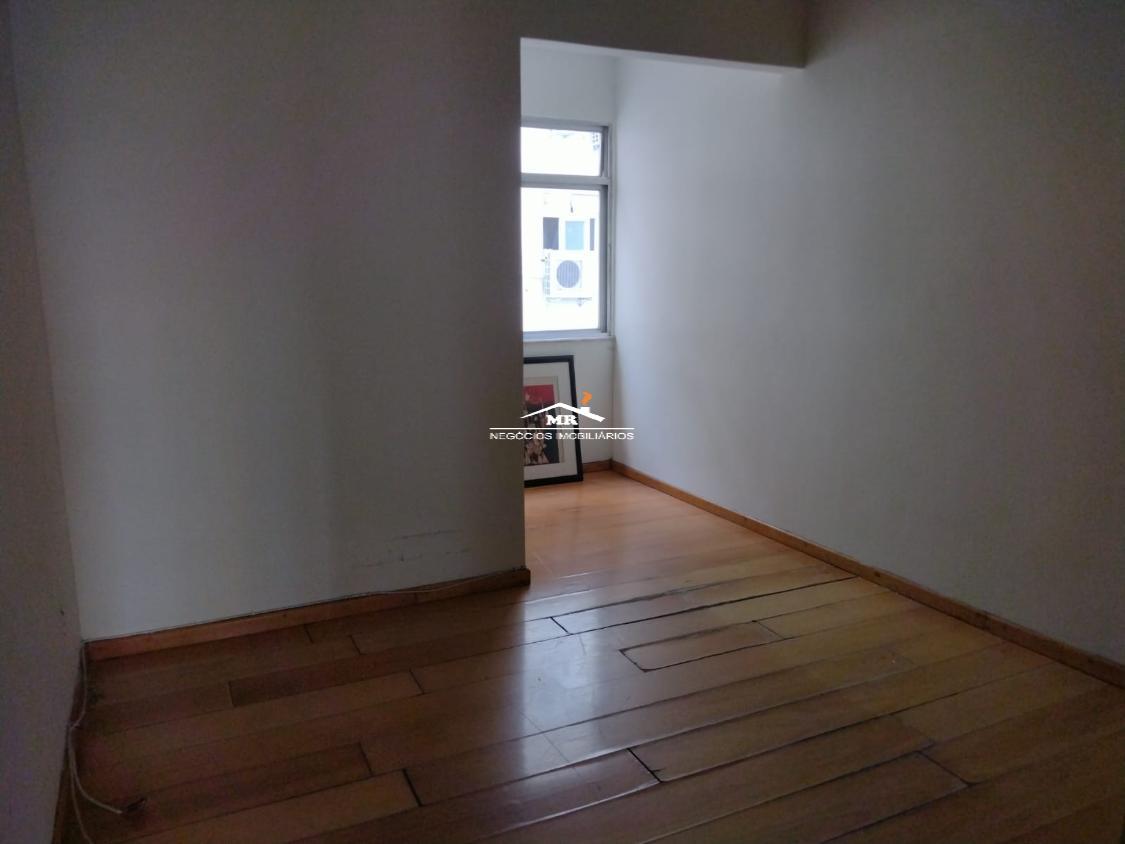 Apartamento à venda com 3 quartos, 158m² - Foto 17