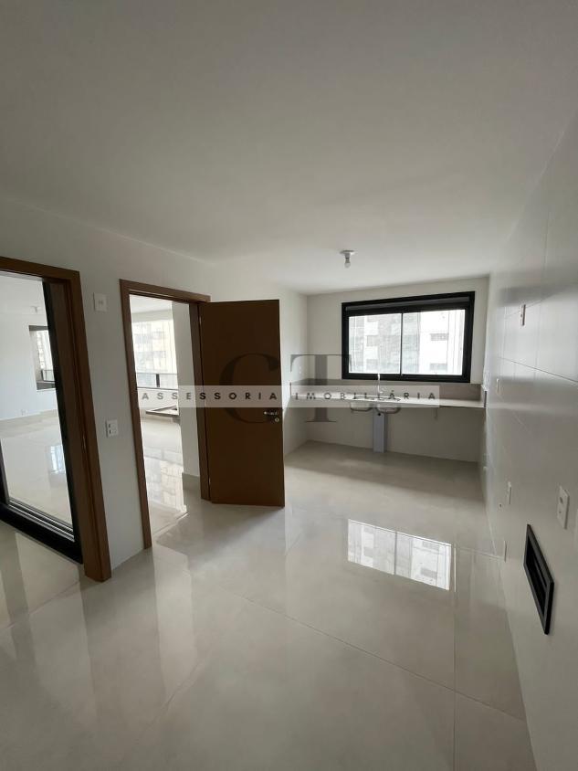 Apartamento à venda com 4 quartos, 221m² - Foto 3