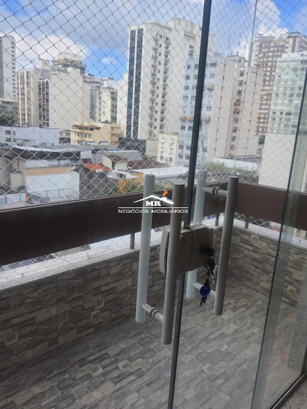 Apartamento à venda com 3 quartos, 140m² - Foto 2