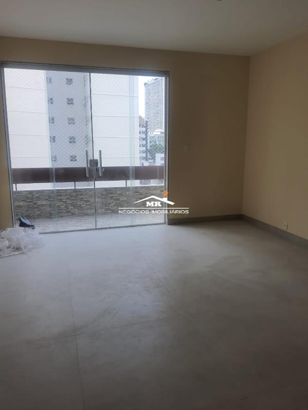 Apartamento à venda com 3 quartos, 140m² - Foto 1