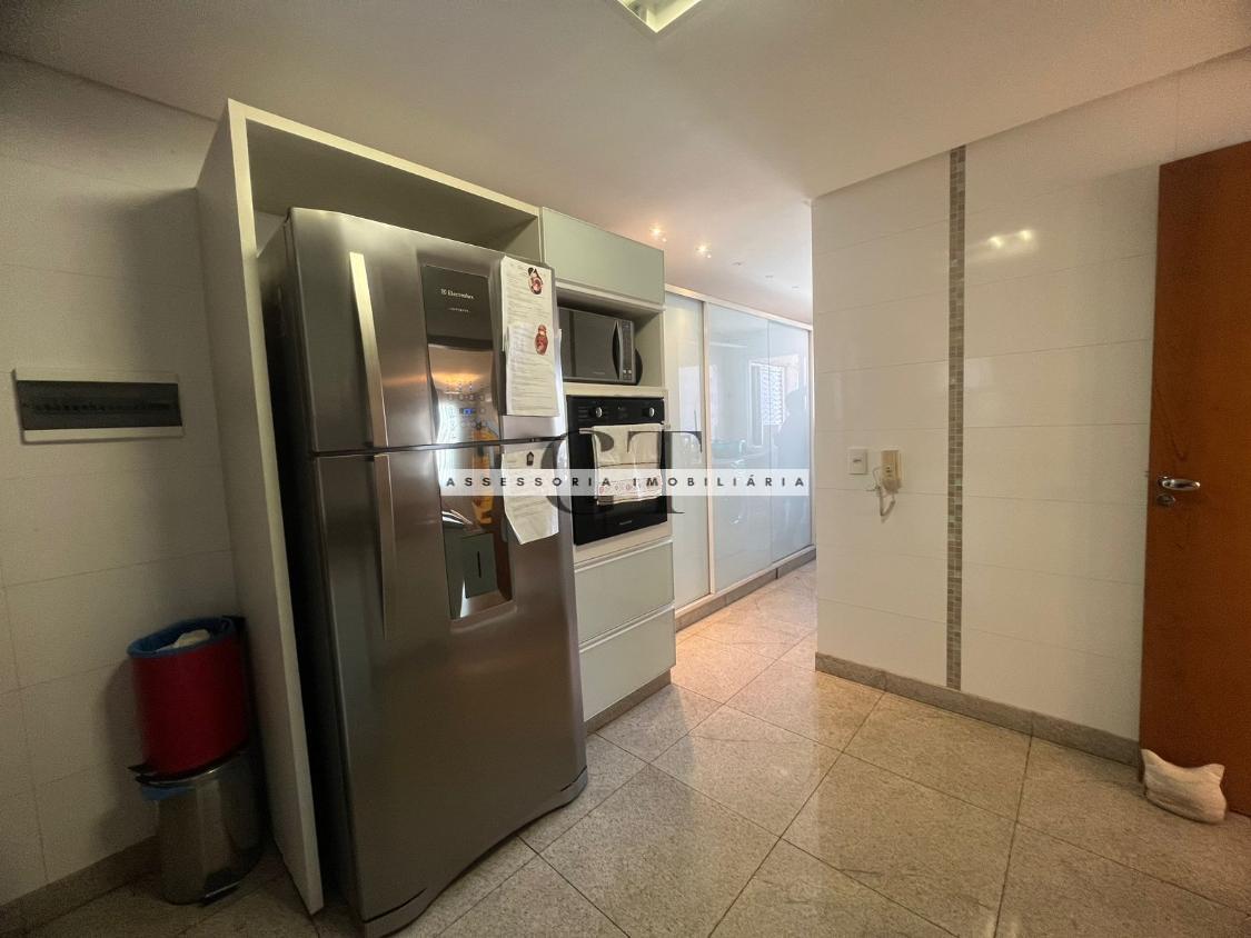 Apartamento à venda com 3 quartos, 140m² - Foto 8