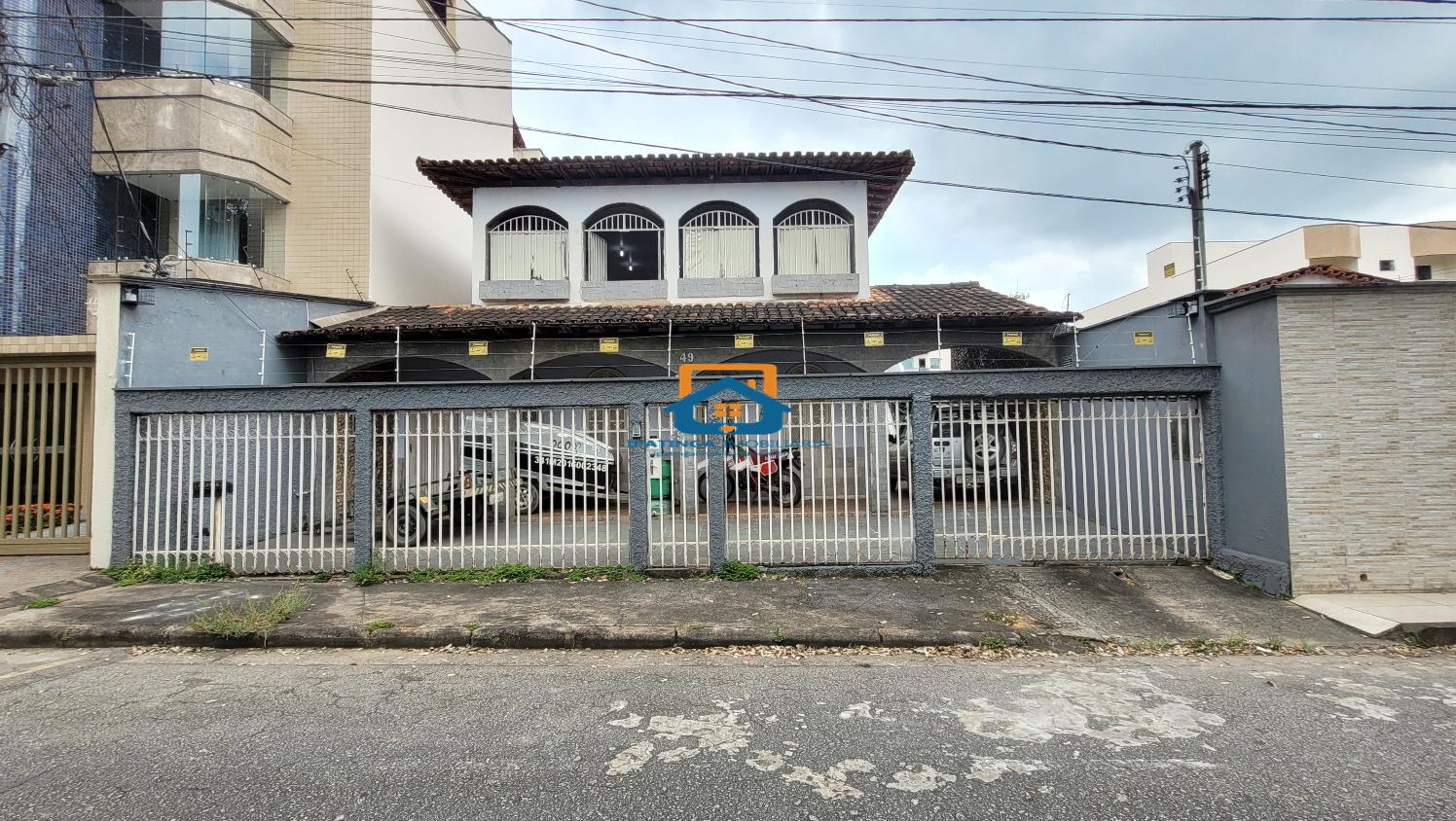 Casa a venda próximo ao hospital no bairro imbaúbas.