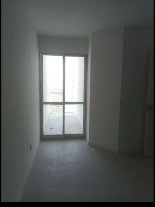 Apartamento à venda com 3 quartos, 76m² - Foto 2