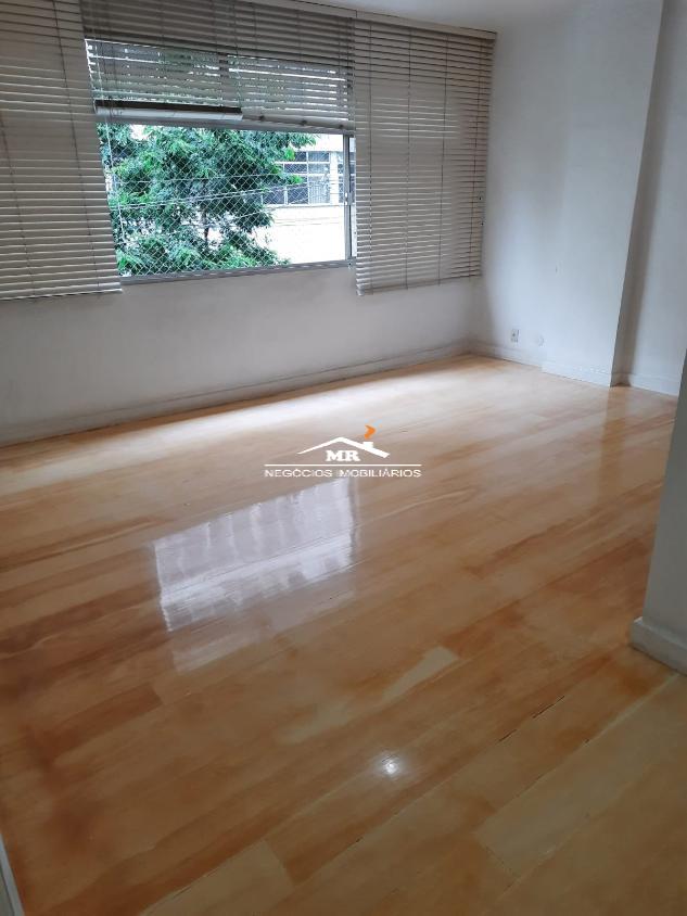 Apartamento à venda com 3 quartos, 140m² - Foto 3