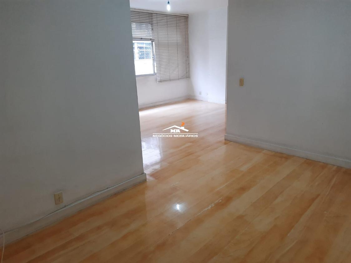 Apartamento à venda com 3 quartos, 140m² - Foto 2