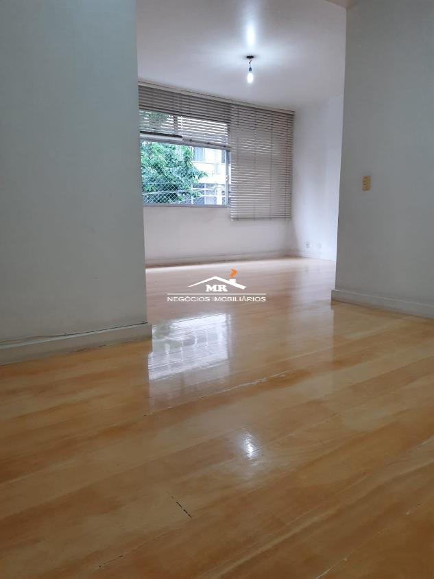 Apartamento à venda com 3 quartos, 140m² - Foto 1