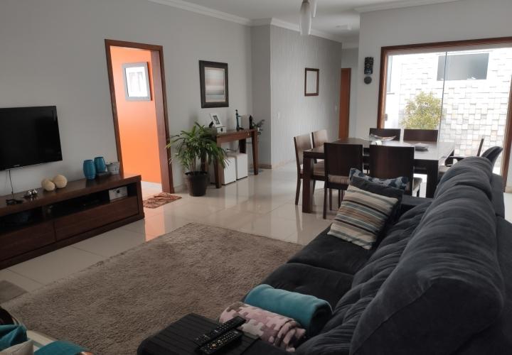 Casa à venda com 3 quartos, 250m² - Foto 7