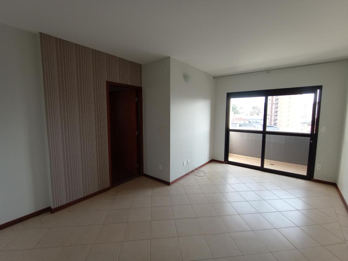 Apartamento à venda com 3 quartos, 85m² - Foto 2