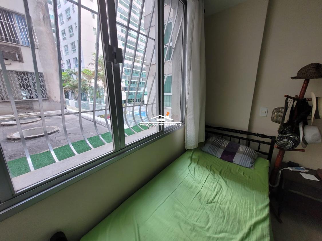 Apartamento à venda com 3 quartos, 196m² - Foto 13