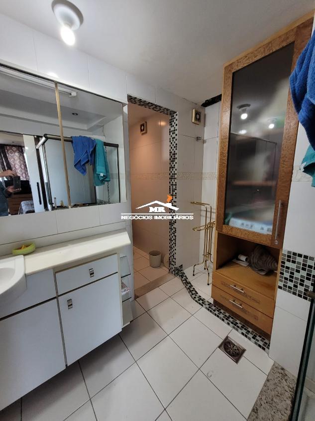 Apartamento à venda com 3 quartos, 196m² - Foto 16