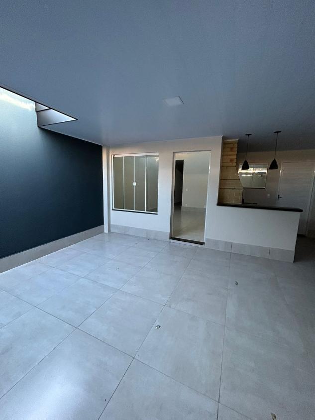 Casa à venda com 3 quartos, 139m² - Foto 1