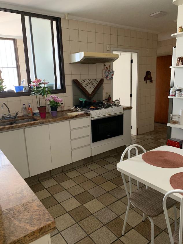 Apartamento à venda com 4 quartos, 151m² - Foto 2