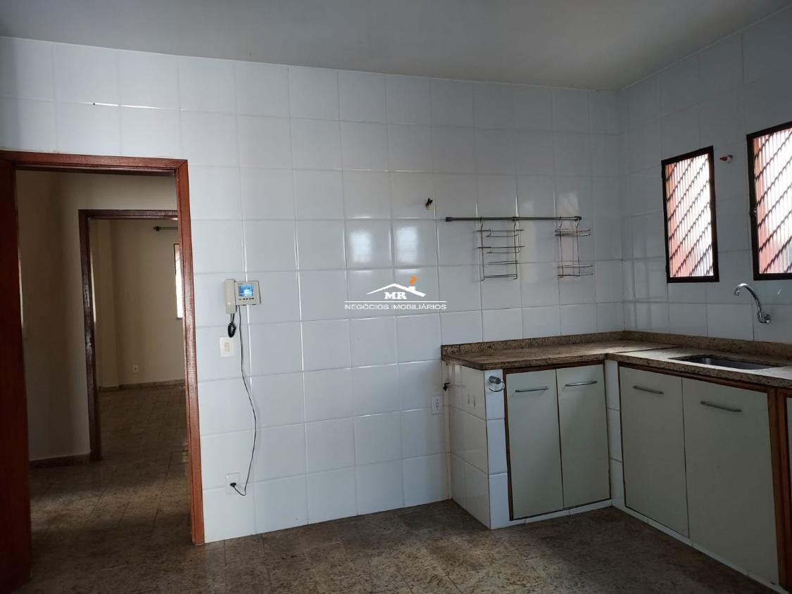 Casa à venda com 4 quartos, 200m² - Foto 20