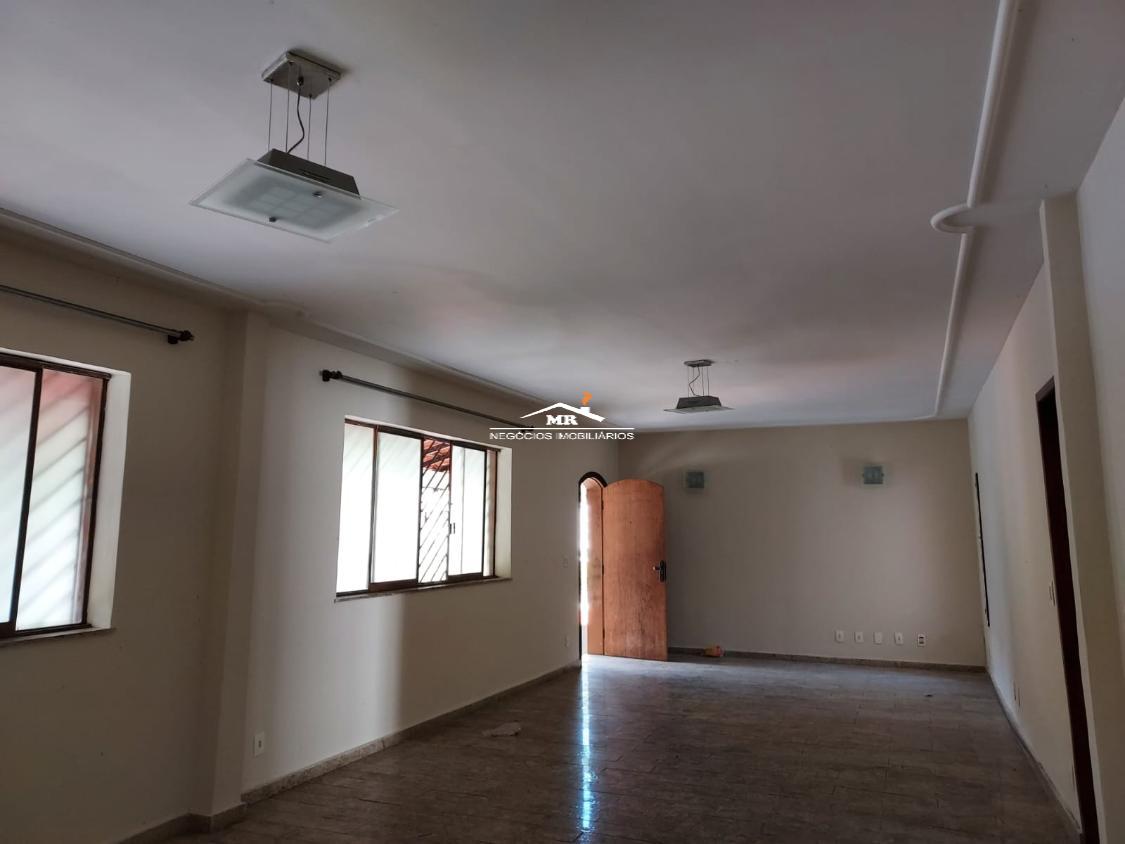 Casa à venda com 4 quartos, 200m² - Foto 4