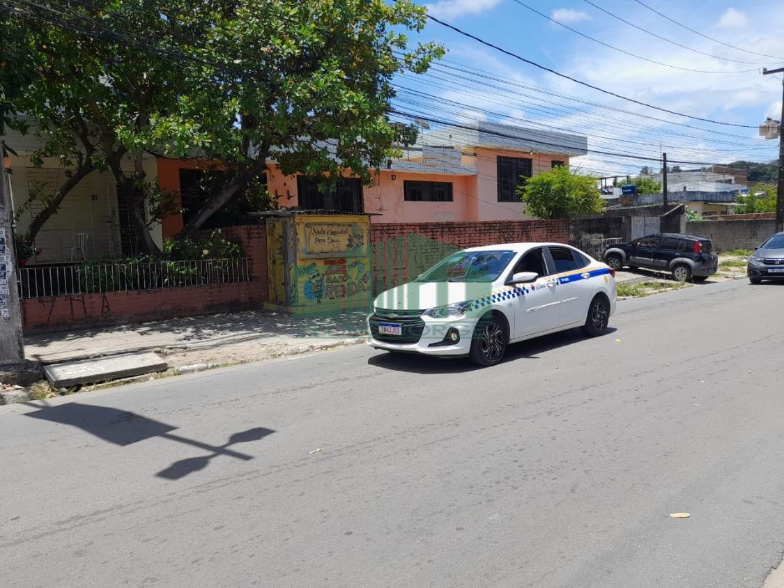 Casa à venda e aluguel com 3 quartos, 400m² - Foto 2