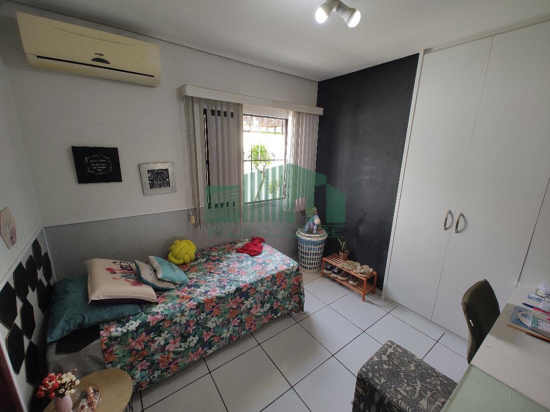 Casa à venda com 4 quartos, 250m² - Foto 14