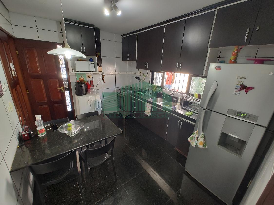 Casa à venda com 4 quartos, 250m² - Foto 16