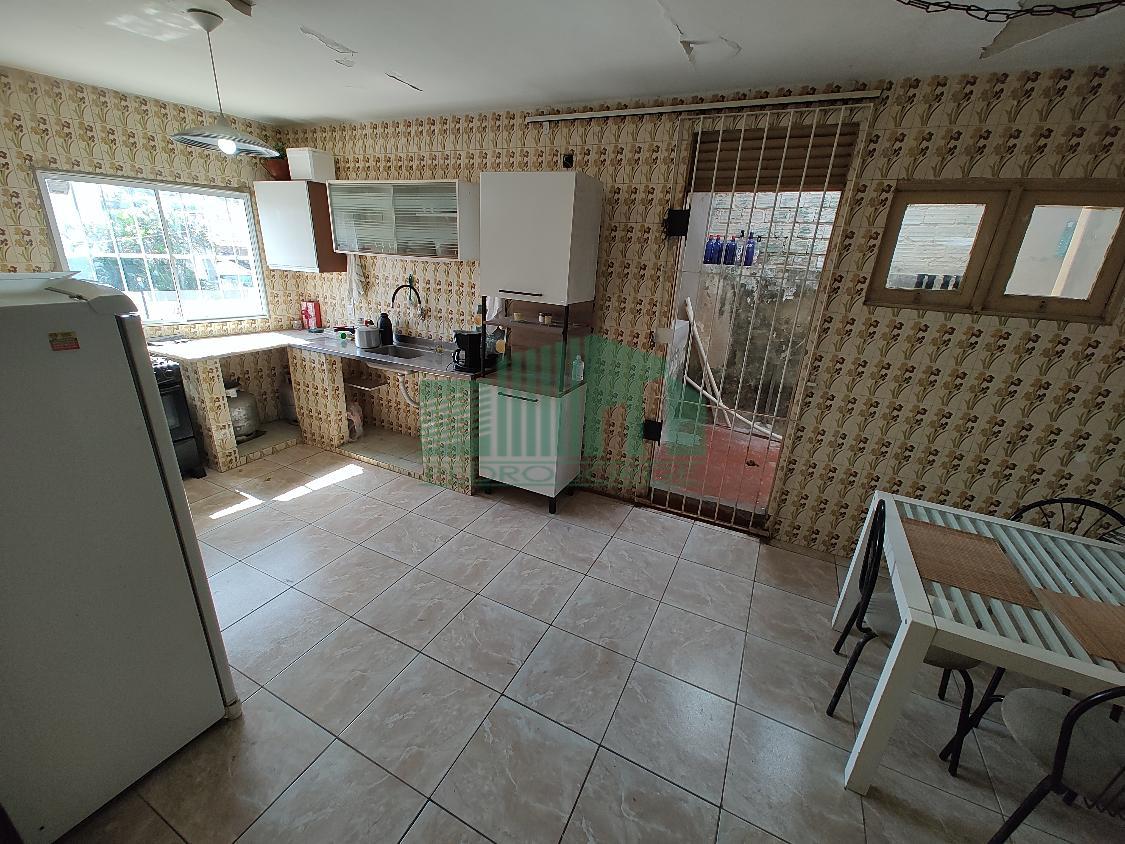 Casa à venda e aluguel com 3 quartos, 200m² - Foto 13