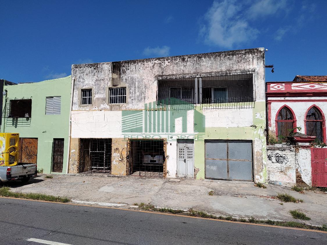 Casa à venda e aluguel com 3 quartos, 200m² - Foto 1