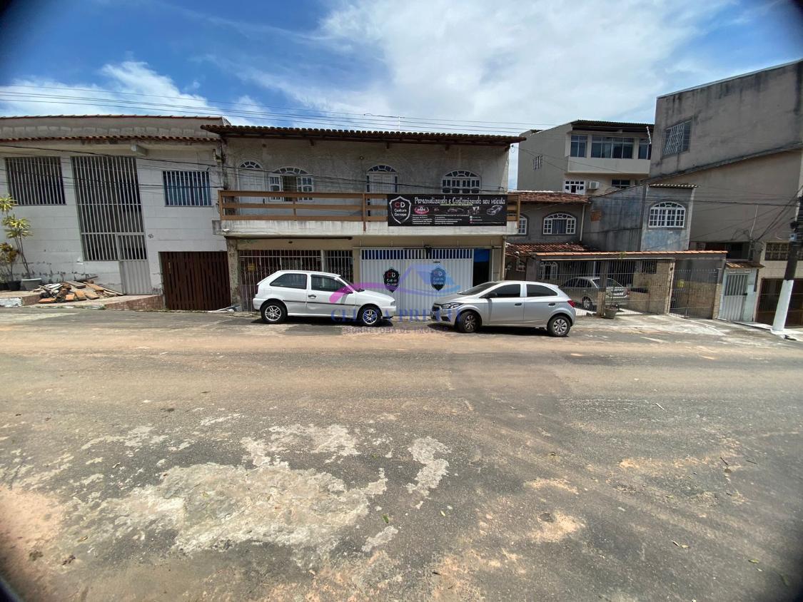 Casa à venda com 5 quartos, 200m² - Foto 1