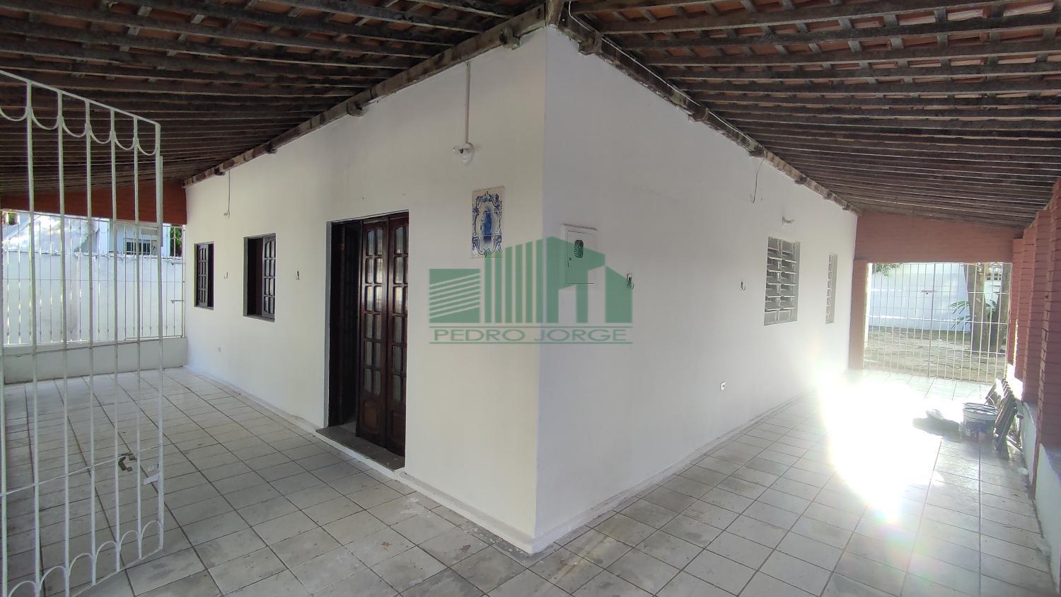 Casa à venda e aluguel com 3 quartos, 200m² - Foto 4