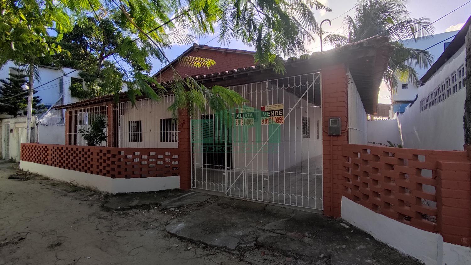 Casa à venda e aluguel com 3 quartos, 200m² - Foto 1