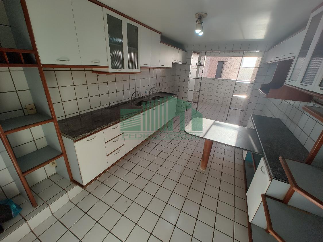 Apartamento à venda com 4 quartos, 211m² - Foto 15