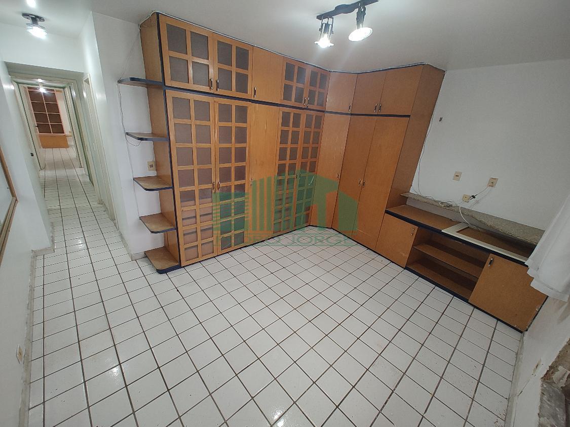 Apartamento à venda com 4 quartos, 211m² - Foto 8