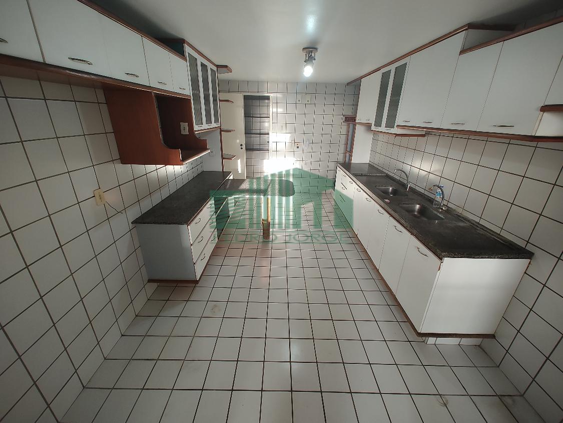 Apartamento à venda com 4 quartos, 211m² - Foto 17