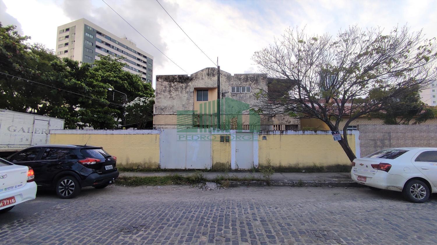 Casa à venda com 6 quartos, 400m² - Foto 2