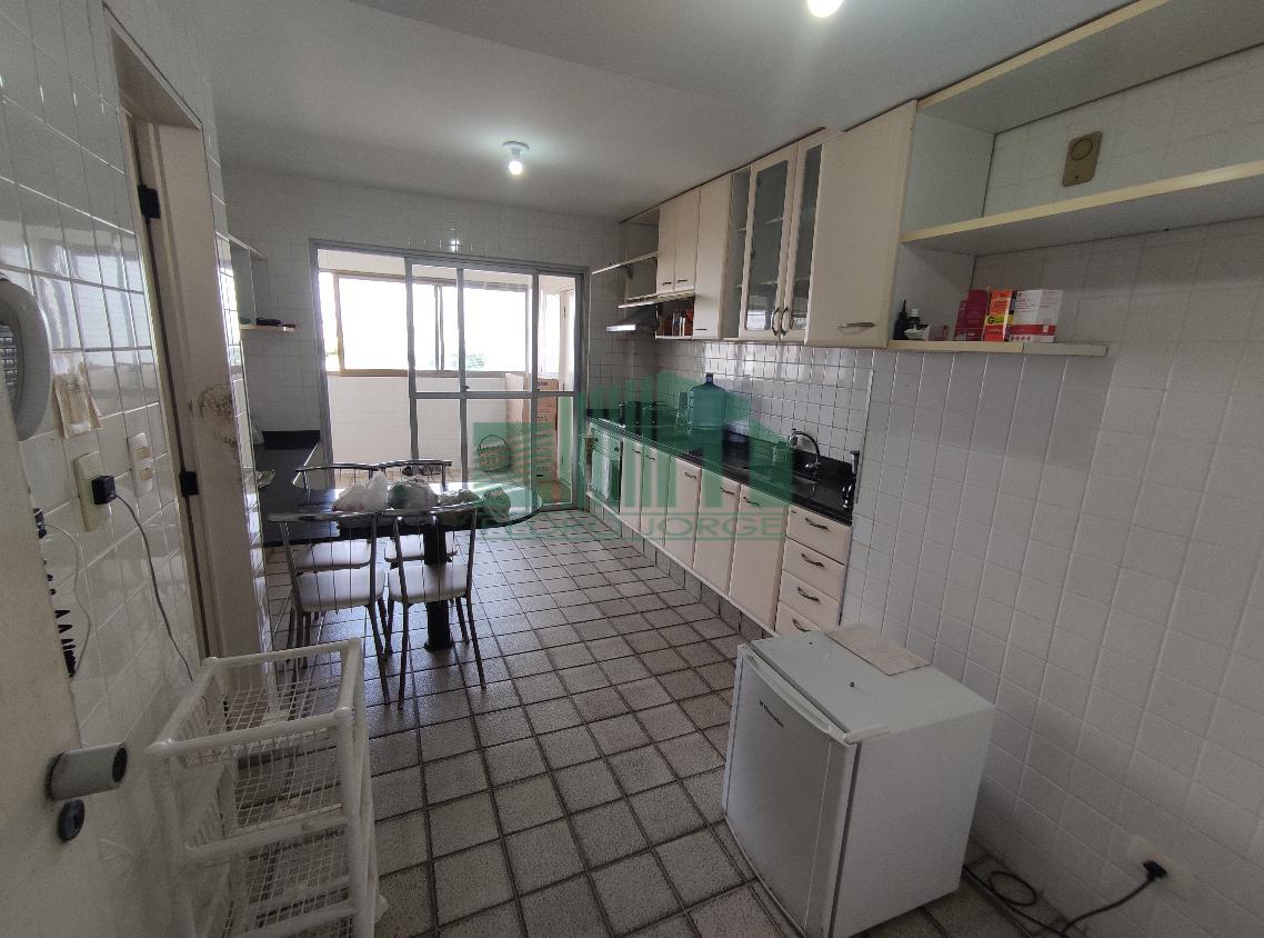 Apartamento à venda com 3 quartos, 192m² - Foto 18