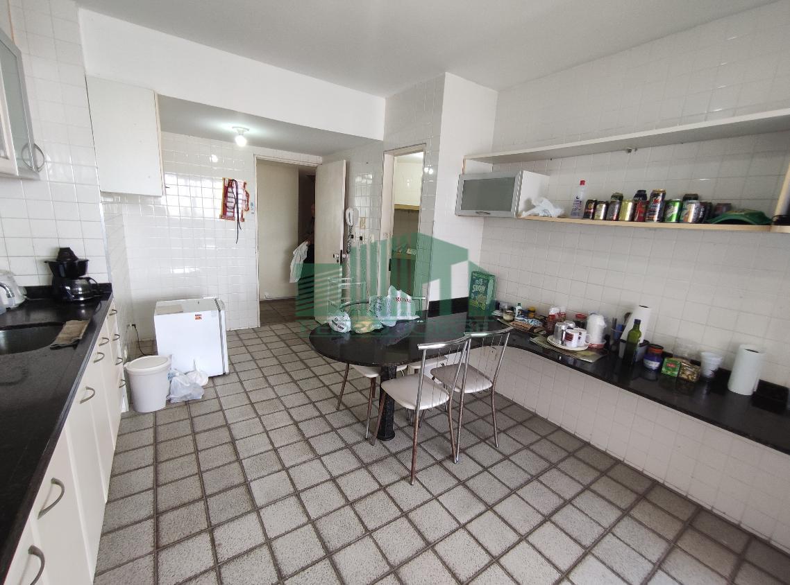 Apartamento à venda com 3 quartos, 192m² - Foto 19