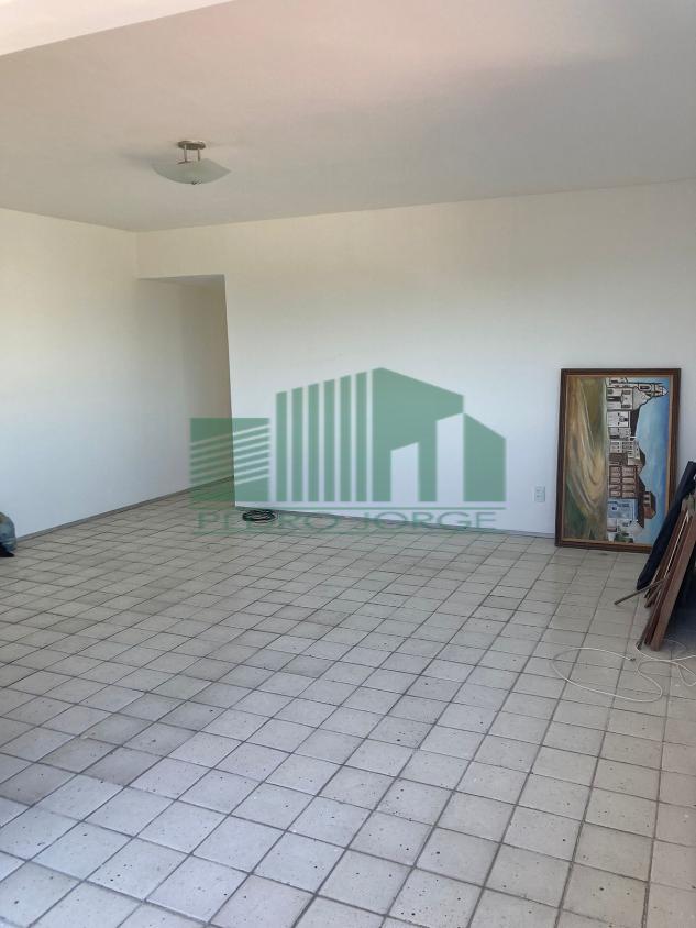 Apartamento à venda com 3 quartos, 130m² - Foto 2