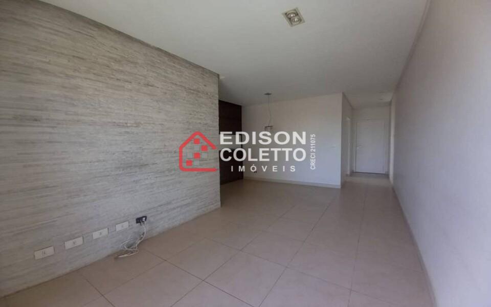 Apartamento à venda com 3 quartos, 76m² - Foto 2