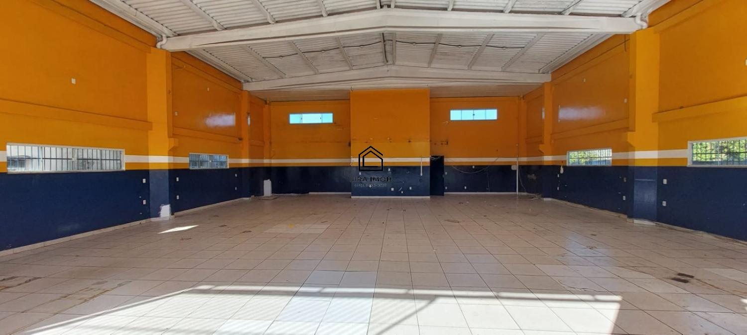 Único Prédio comercial na Av. Roberto Freire com essa metragem