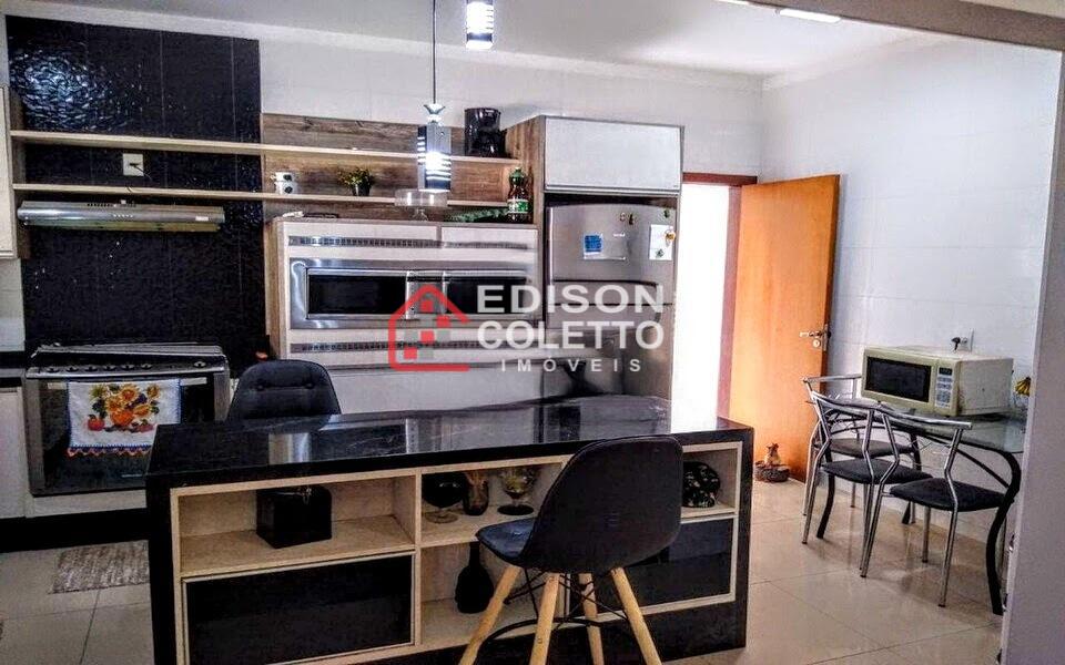 Casa à venda com 4 quartos, 250m² - Foto 42