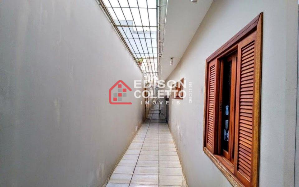 Casa à venda com 4 quartos, 250m² - Foto 45