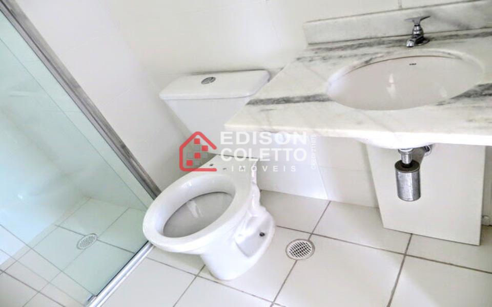 Apartamento à venda com 2 quartos, 70m² - Foto 4