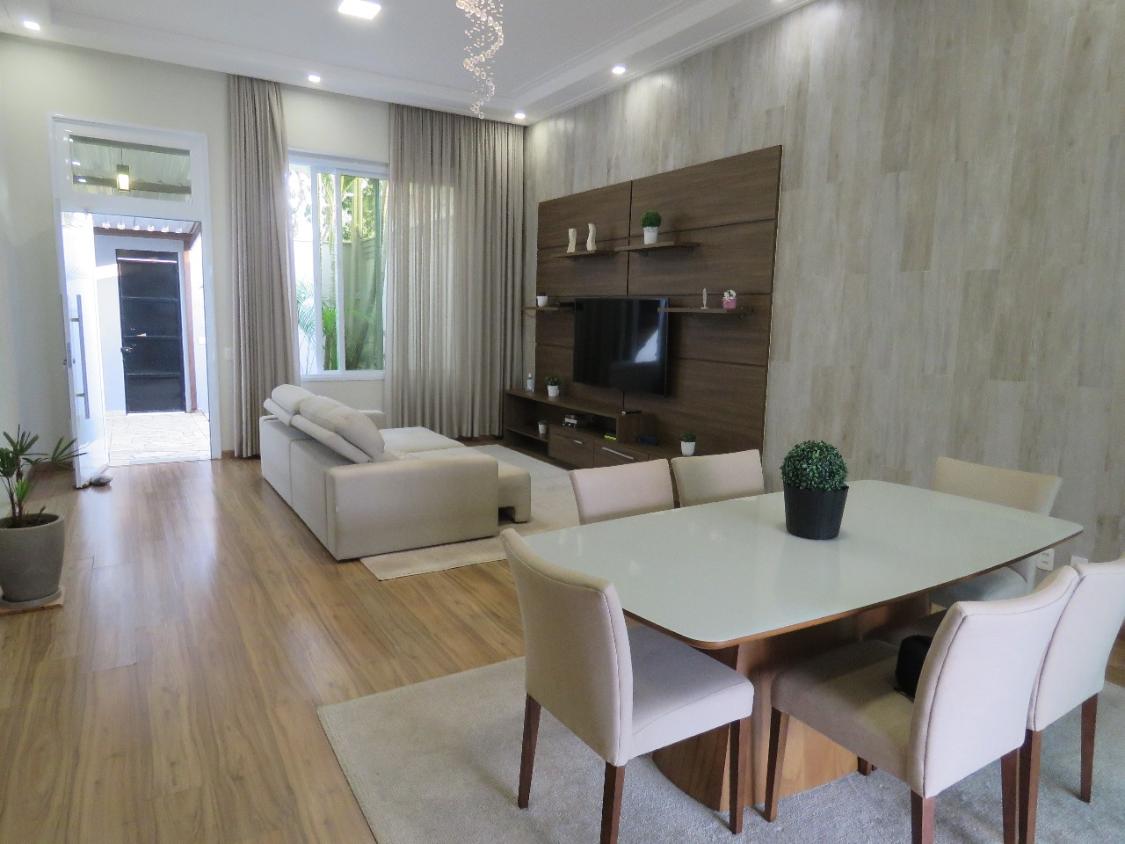 Casa à venda com 4 quartos, 185m² - Foto 1