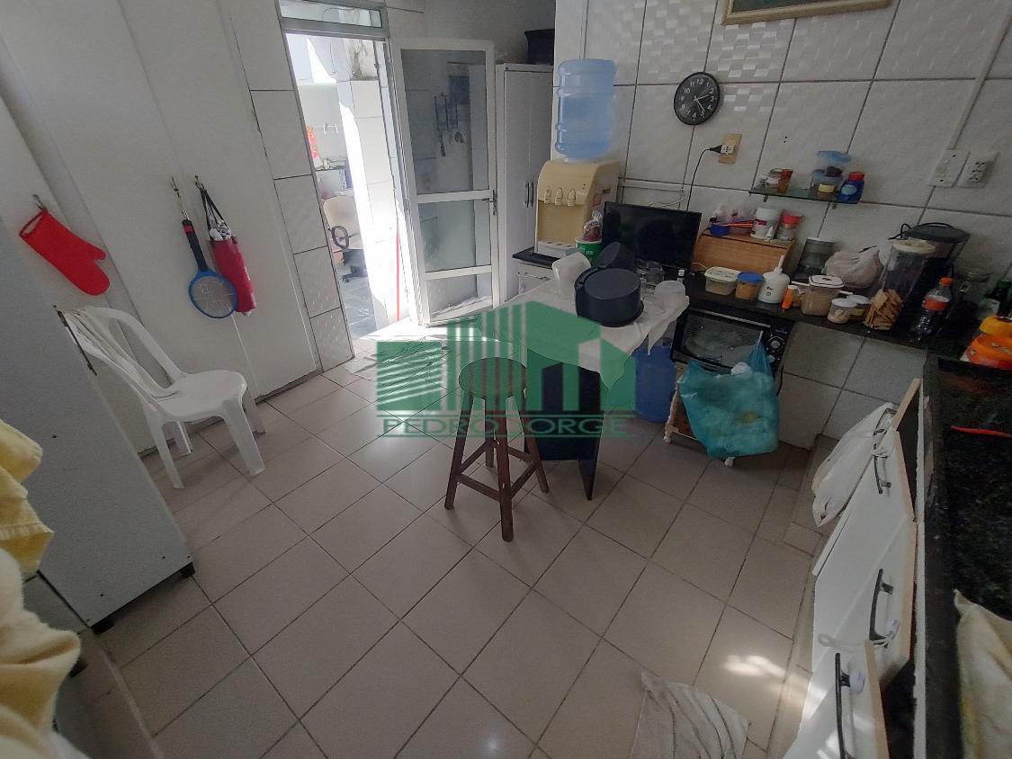 Casa à venda com 4 quartos, 250m² - Foto 16