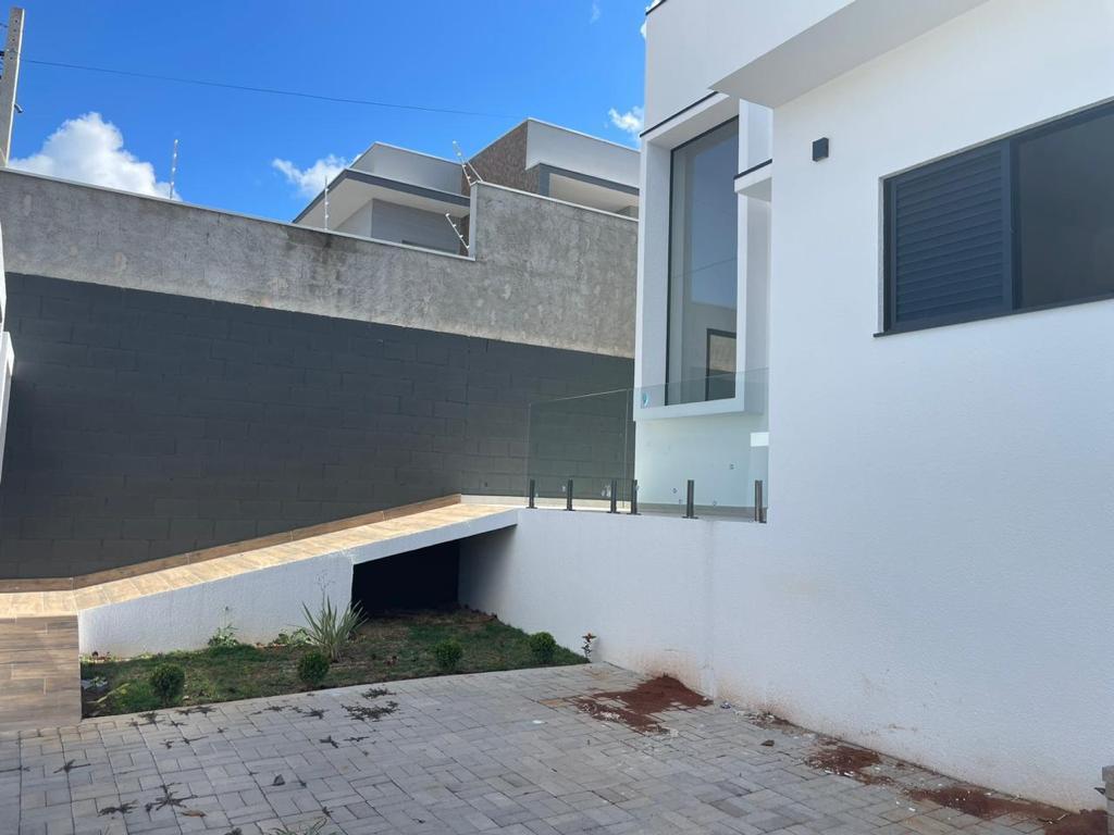 Casa à venda com 3 quartos, 125m² - Foto 1