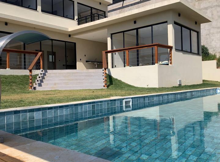 Casa de Condomínio à venda com 4 quartos, 305m² - Foto 2