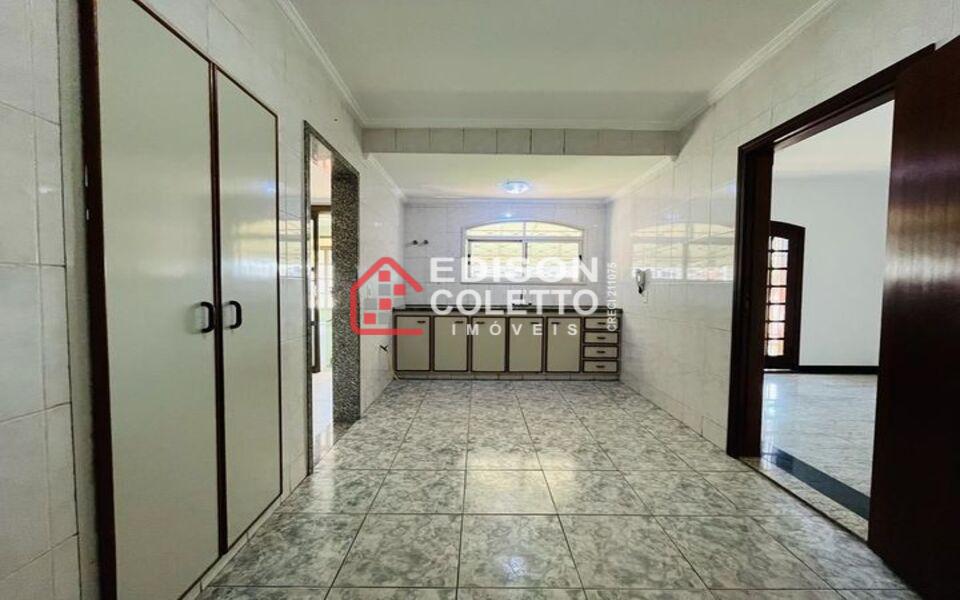 Casa à venda com 3 quartos, 244m² - Foto 25