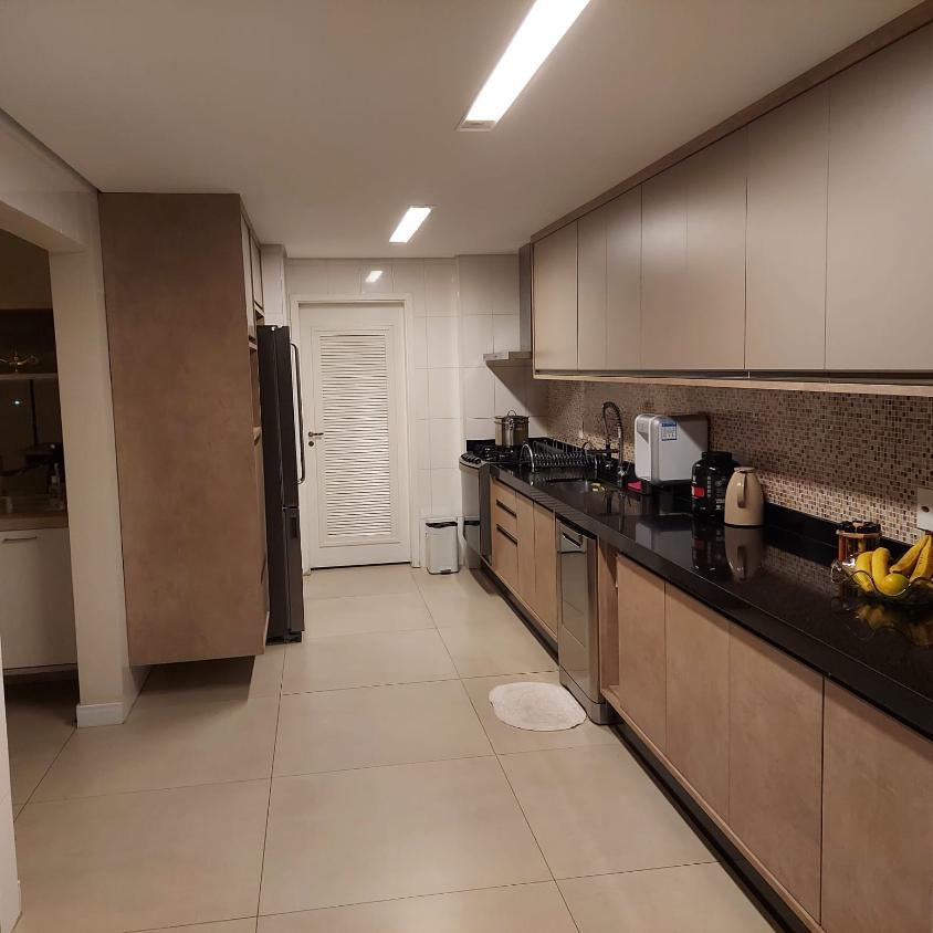 Apartamento à venda com 3 quartos, 216m² - Foto 11