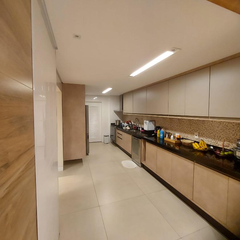 Apartamento à venda com 3 quartos, 216m² - Foto 12