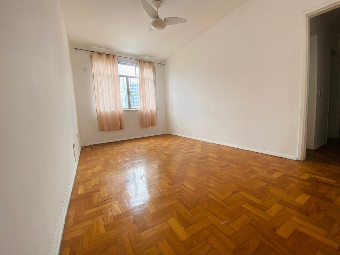 Apartamento à venda com 2 quartos, 70m² - Foto 2