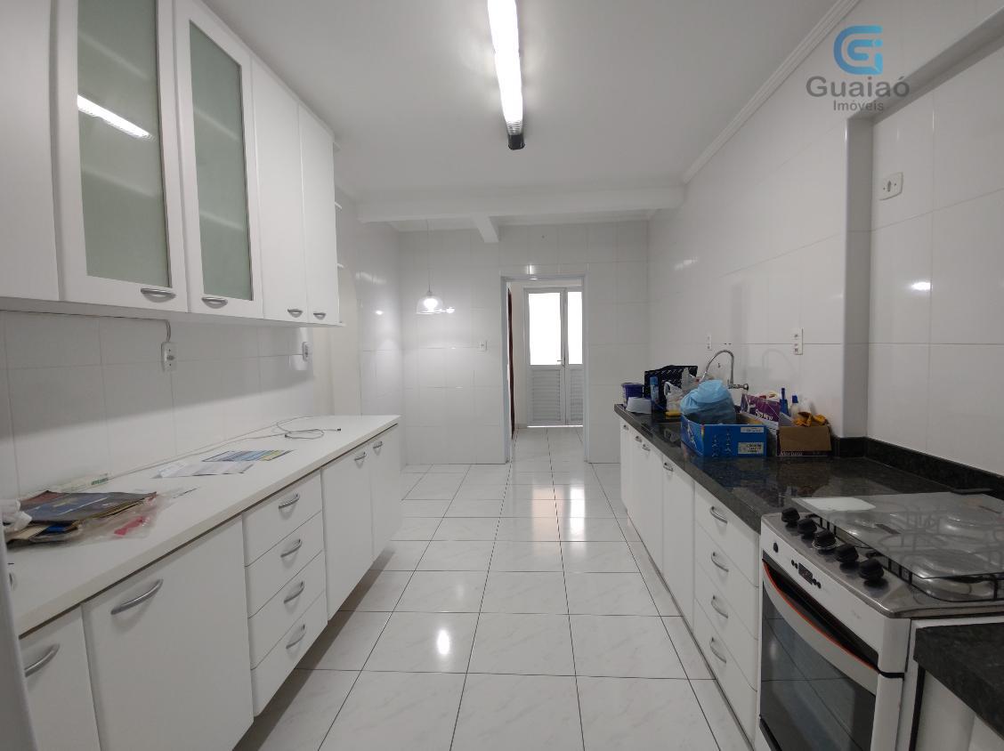 Apartamento à venda com 3 quartos, 230m² - Foto 4